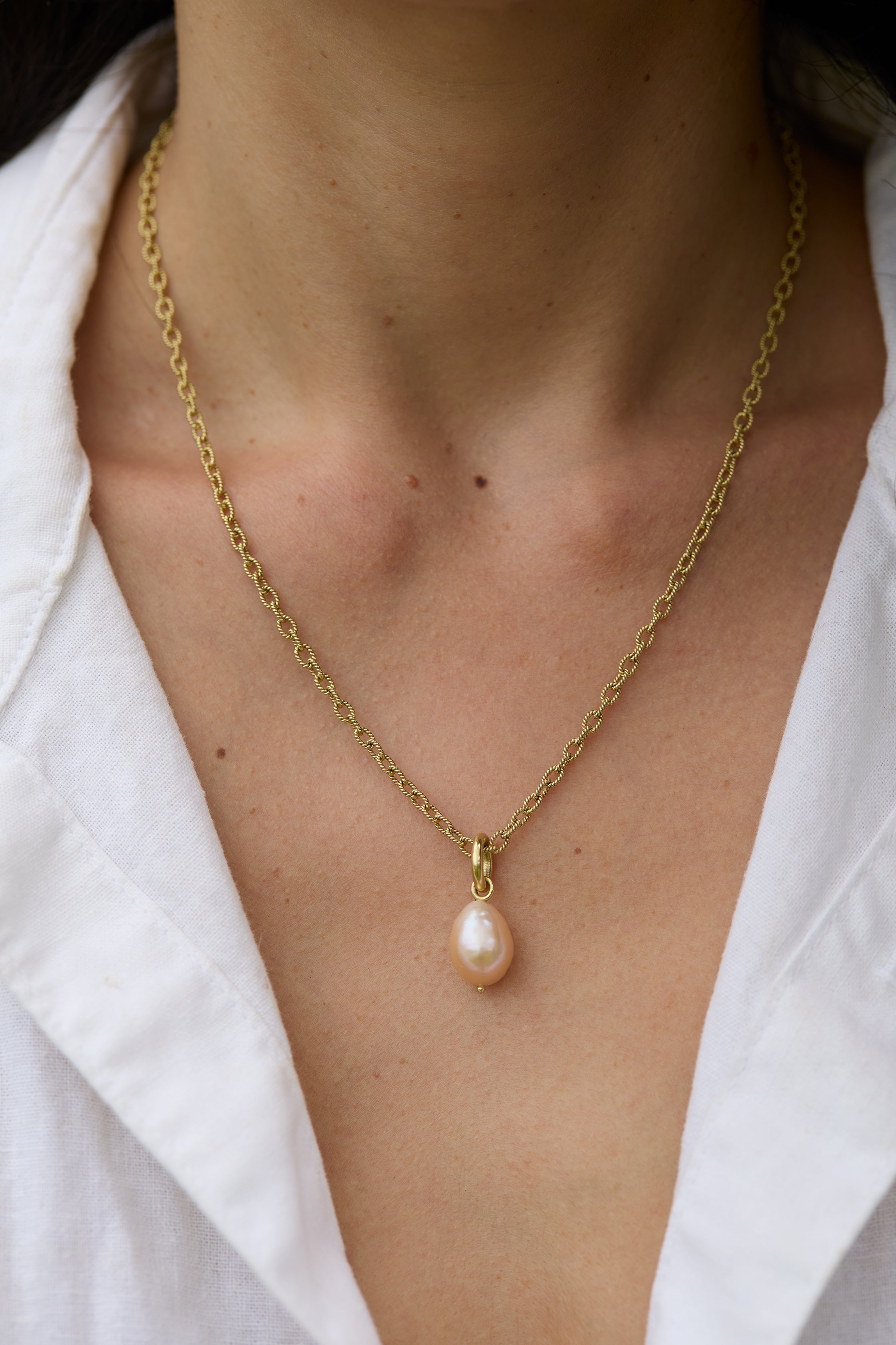 Mari Pearl Pendant White