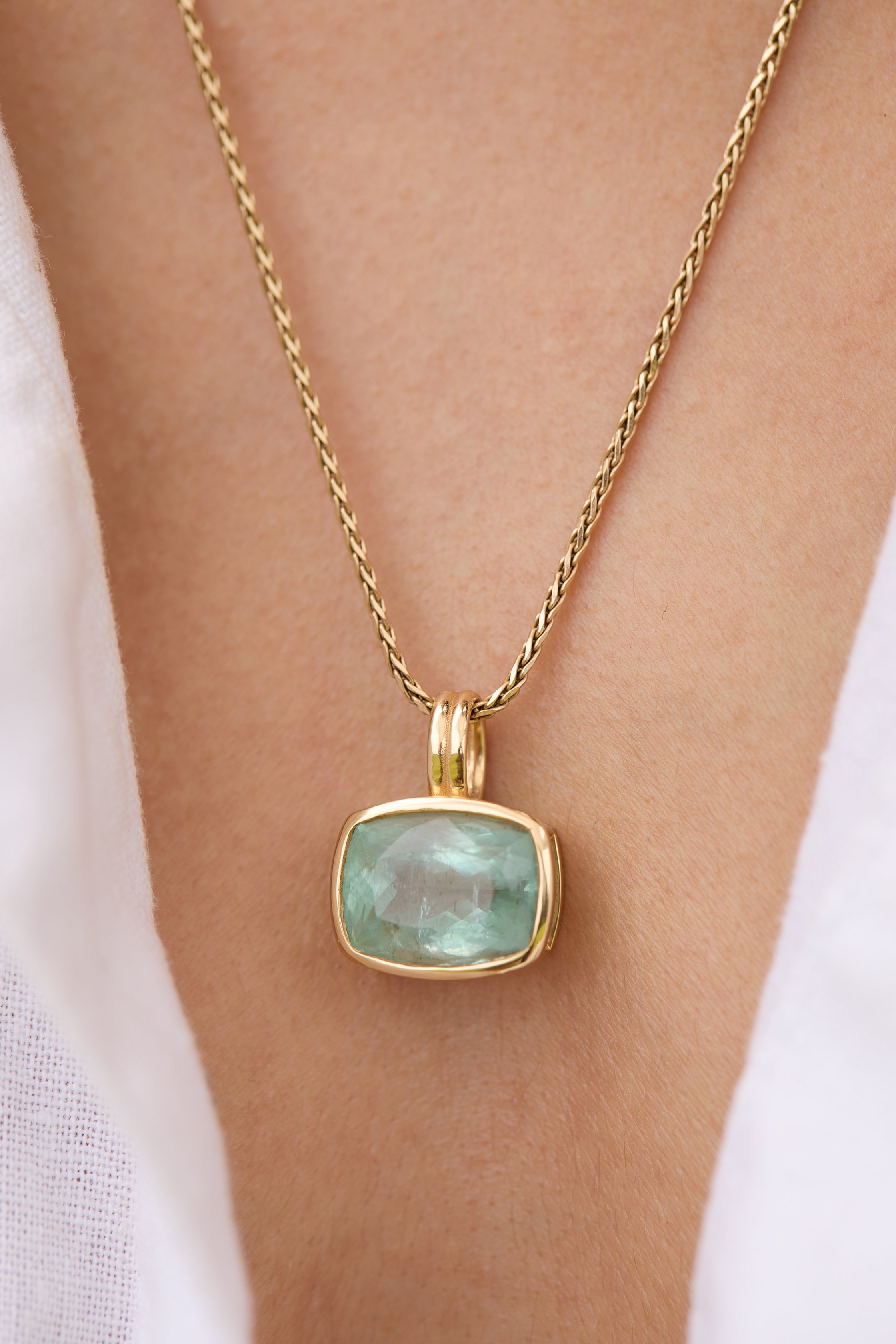 Iris Pendant Sea Foam Aquamarine