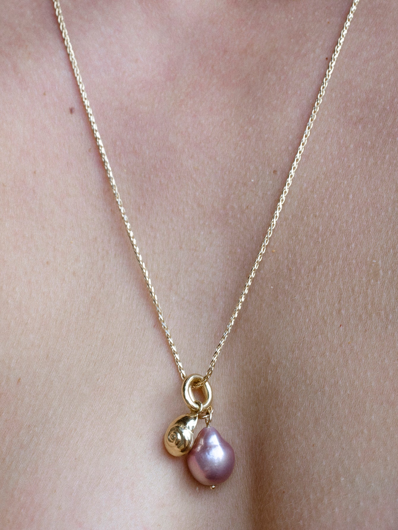 Oceana shell pendant